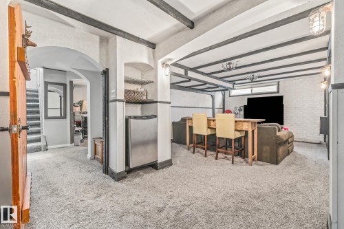 6811 Fulton Dr, Edmonton, AB - Indoor