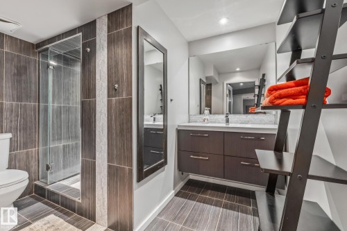 6811 Fulton Dr, Edmonton, AB - Indoor Photo Showing Bathroom