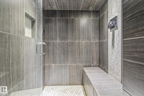 6811 Fulton Dr, Edmonton, AB - Indoor Photo Showing Bathroom