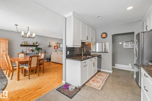 6811 Fulton Dr, Edmonton, AB - Indoor