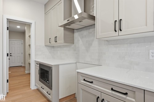 3036 Dixon Landing Landing, Edmonton, AB - Indoor Photo Showing Kitchen