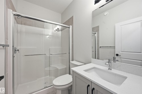 3036 Dixon Landing Landing, Edmonton, AB - Indoor Photo Showing Bathroom
