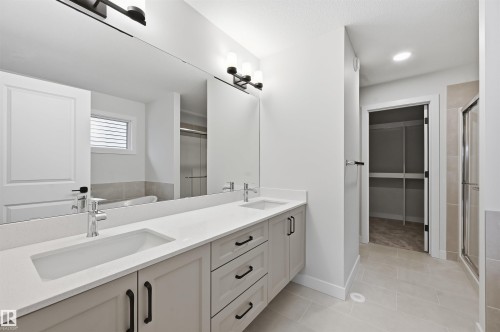 3036 Dixon Landing Landing, Edmonton, AB - Indoor Photo Showing Bathroom