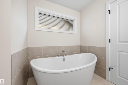 3036 Dixon Landing Landing, Edmonton, AB - Indoor Photo Showing Bathroom