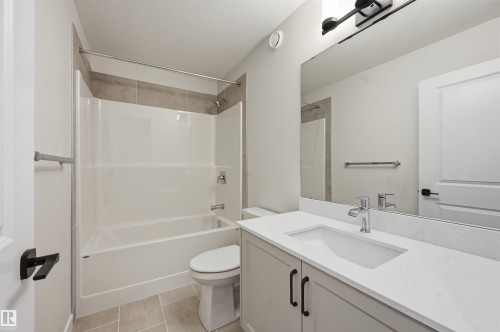 3036 Dixon Landing Landing, Edmonton, AB - Indoor Photo Showing Bathroom