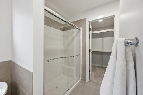 3230 Dixon Way, Edmonton, AB - Indoor Photo Showing Bathroom