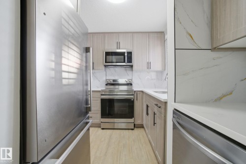 5538 145 Avenue, Edmonton, AB - Indoor Photo Showing Kitchen