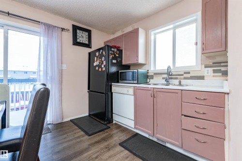 5938 162B Avenue, Edmonton, AB - Indoor Photo Showing Kitchen