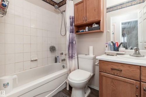 5938 162B Avenue, Edmonton, AB - Indoor Photo Showing Bathroom