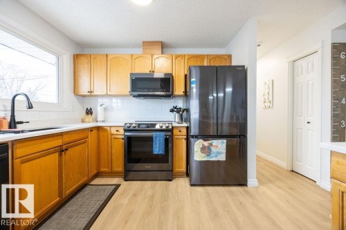 16005 83 Avenue, Edmonton, AB - Indoor Photo Showing Kitchen