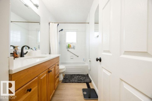 16005 83 Avenue, Edmonton, AB - Indoor Photo Showing Bathroom