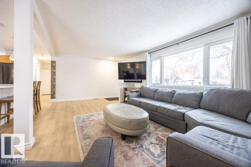 16005 83 Avenue, Edmonton, AB - Indoor Photo Showing Living Room