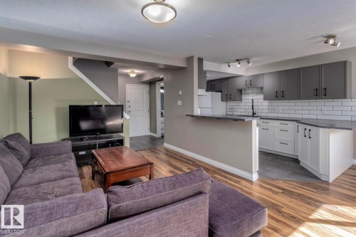 209 11033 127 Street, Edmonton, AB - Indoor Photo Showing Living Room