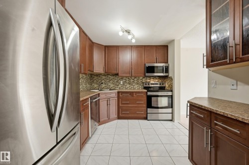 221 Callingwood Place, Edmonton, AB - Indoor Photo Showing Kitchen With Stainless Steel Kitchen With Upgraded Kitchen