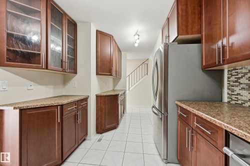 221 Callingwood Place, Edmonton, AB - Indoor Photo Showing Kitchen