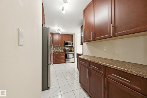221 Callingwood Place, Edmonton, AB - Indoor Photo Showing Kitchen