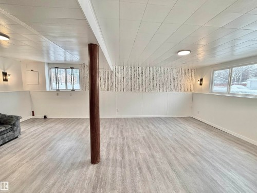15424 99 Avenue, Edmonton, AB - Indoor Photo Showing Other Room