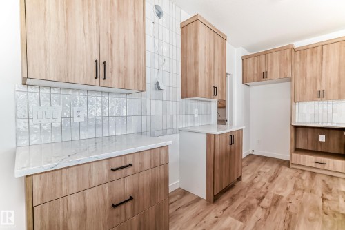 20624 43 Avenue, Edmonton, AB - Indoor Photo Showing Kitchen