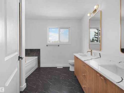 20624 43 Avenue, Edmonton, AB - Indoor Photo Showing Bathroom