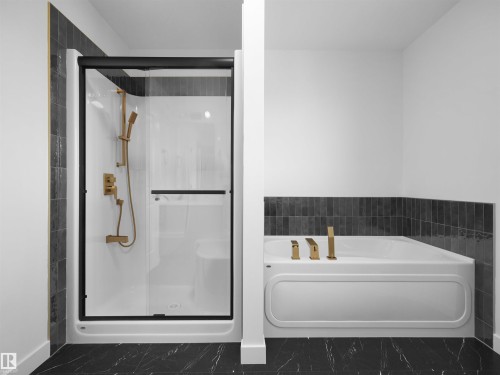 20624 43 Avenue, Edmonton, AB - Indoor Photo Showing Bathroom