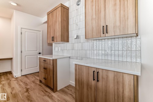 20624 43 Avenue, Edmonton, AB - Indoor Photo Showing Kitchen