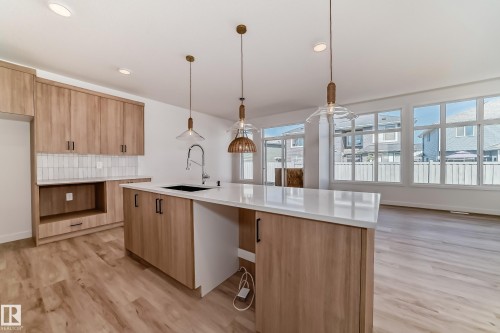 20624 43 Avenue, Edmonton, AB - Indoor Photo Showing Kitchen With Upgraded Kitchen