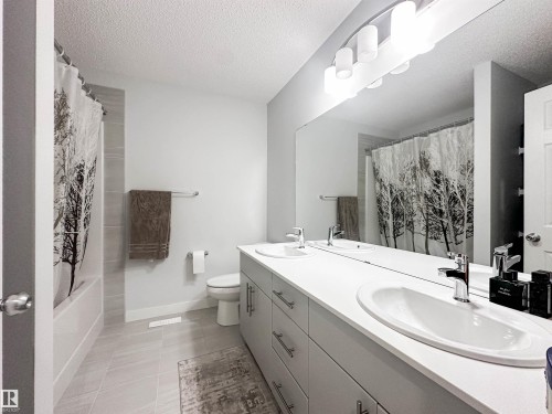 22614 99A Avenue, Edmonton, AB - Indoor Photo Showing Bathroom