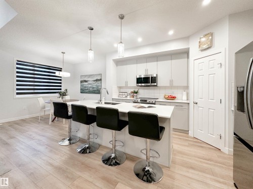 22614 99A Avenue, Edmonton, AB - Indoor Photo Showing Kitchen With Upgraded Kitchen