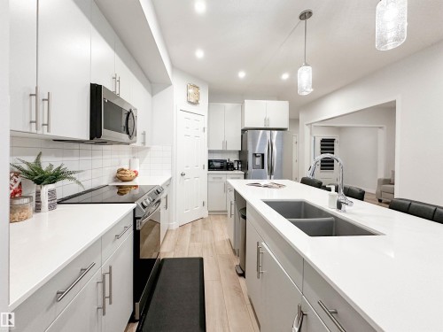 22614 99A Avenue, Edmonton, AB - Indoor Photo Showing Kitchen With Double Sink With Upgraded Kitchen