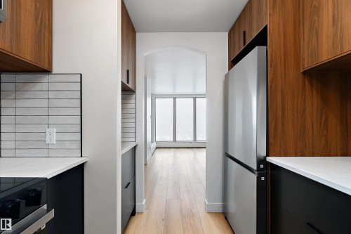 1405 10149 Saskatchewan Drive, Edmonton, AB - Indoor Photo Showing Kitchen