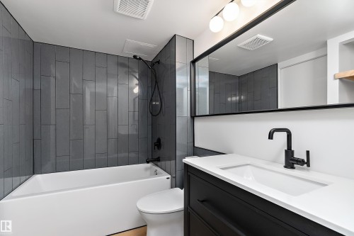 1405 10149 Saskatchewan Drive, Edmonton, AB - Indoor Photo Showing Bathroom