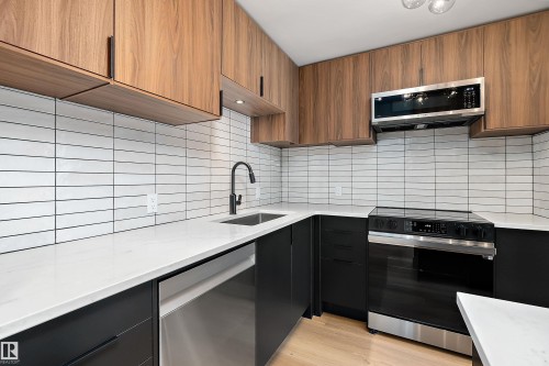 1405 10149 Saskatchewan Drive, Edmonton, AB - Indoor Photo Showing Kitchen With Upgraded Kitchen
