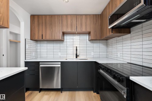 1405 10149 Saskatchewan Drive, Edmonton, AB - Indoor Photo Showing Kitchen With Upgraded Kitchen