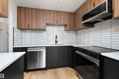 1405 10149 Saskatchewan Drive, Edmonton, AB - Indoor Photo Showing Kitchen