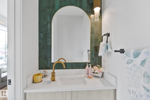 14904 109 Avenue, Edmonton, AB - Indoor Photo Showing Bathroom