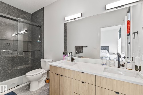 14904 109 Avenue, Edmonton, AB - Indoor Photo Showing Bathroom