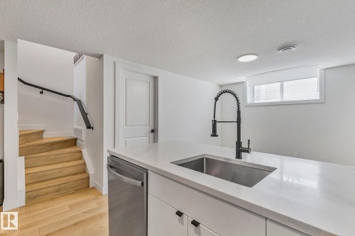 14904 109 Avenue, Edmonton, AB - Indoor Photo Showing Kitchen