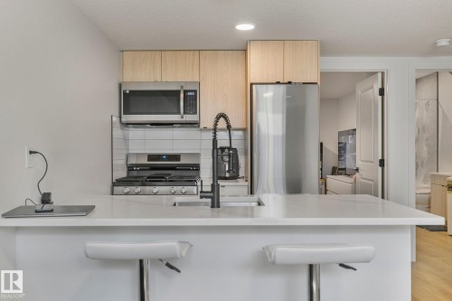 14904 109 Avenue, Edmonton, AB - Indoor Photo Showing Kitchen With Upgraded Kitchen