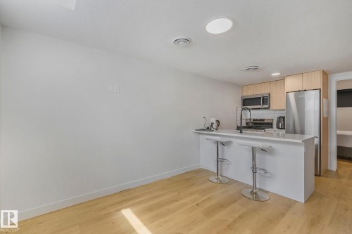 14904 109 Avenue, Edmonton, AB - Indoor Photo Showing Kitchen