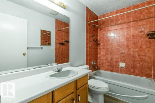 3132 49A Street, Edmonton, AB - Indoor Photo Showing Bathroom