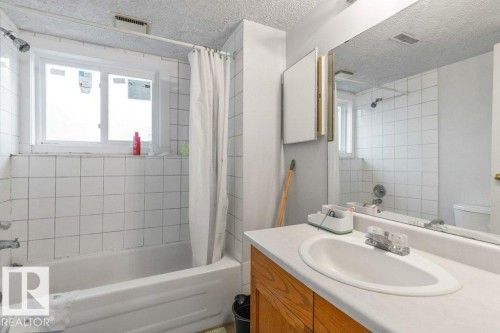 3132 49A Street, Edmonton, AB - Indoor Photo Showing Bathroom