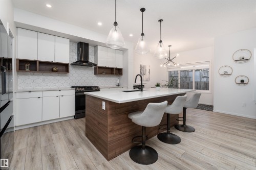 17450 80 Street, Edmonton, AB - Indoor Photo Showing Kitchen With Upgraded Kitchen