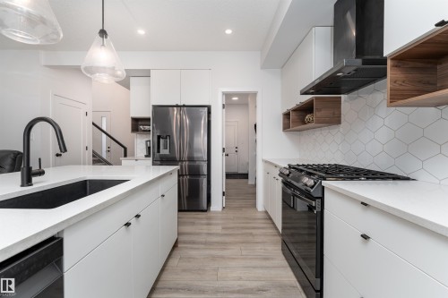 17450 80 Street, Edmonton, AB - Indoor Photo Showing Kitchen With Upgraded Kitchen