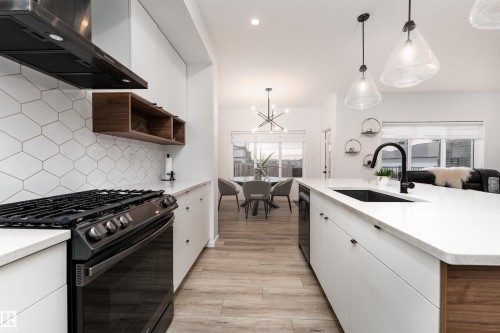 17450 80 Street, Edmonton, AB - Indoor Photo Showing Kitchen With Upgraded Kitchen