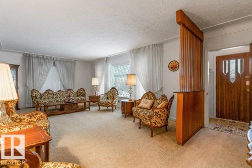 8810 93 Street, Edmonton, AB - Indoor Photo Showing Living Room