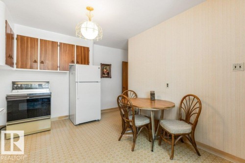 8810 93 Street, Edmonton, AB - Indoor