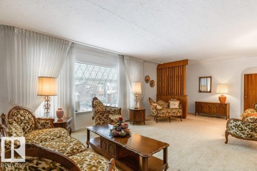 8810 93 Street, Edmonton, AB - Indoor Photo Showing Living Room