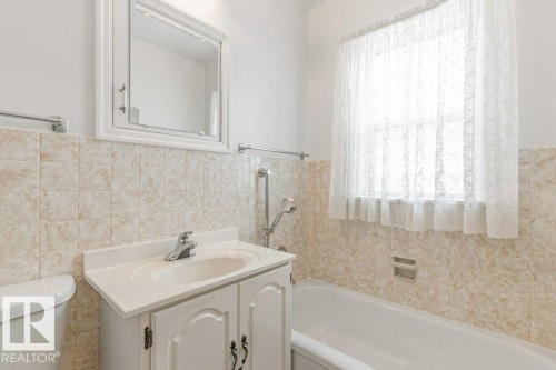 8810 93 Street, Edmonton, AB - Indoor Photo Showing Bathroom