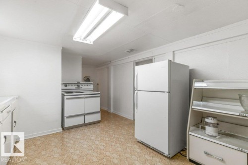 8810 93 Street, Edmonton, AB - Indoor Photo Showing Kitchen