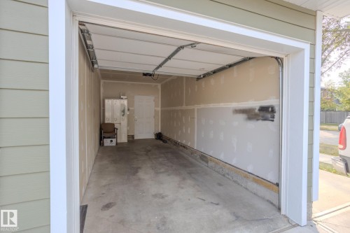 12504 119 Avenue, Edmonton, AB - Indoor Photo Showing Garage